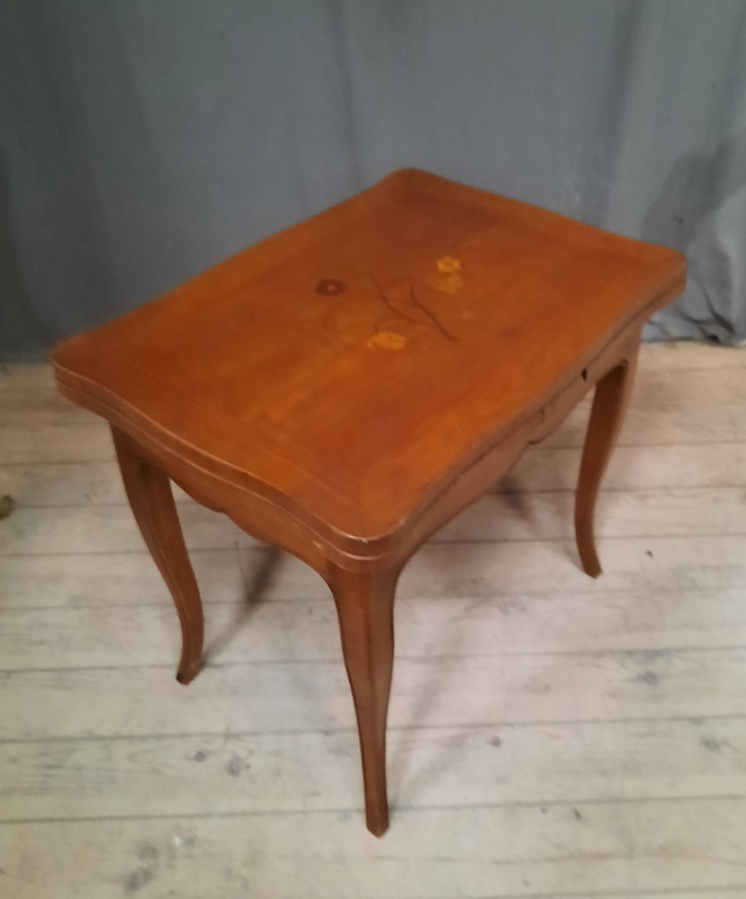 Miniature Italian Tanle