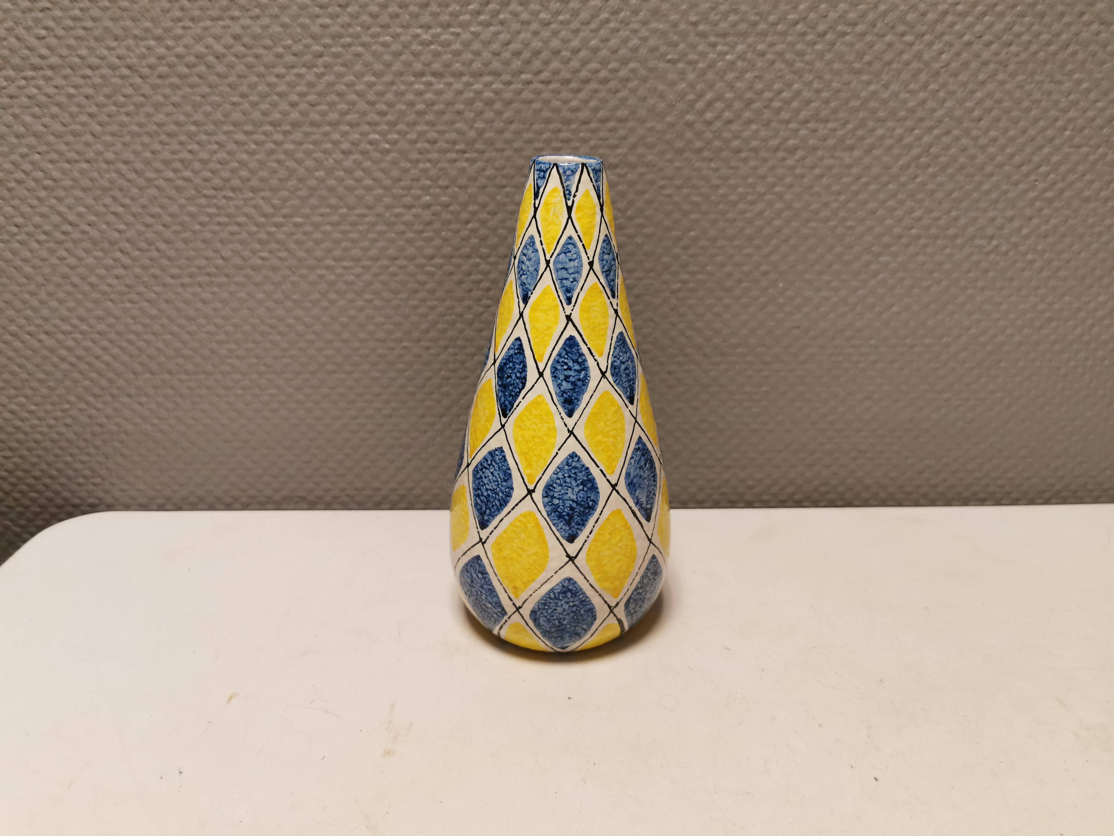 Italian vase with Harlequin pattern in beautiful yellow/blue