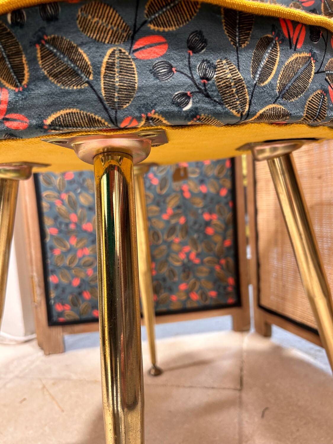 Retro dressing chair