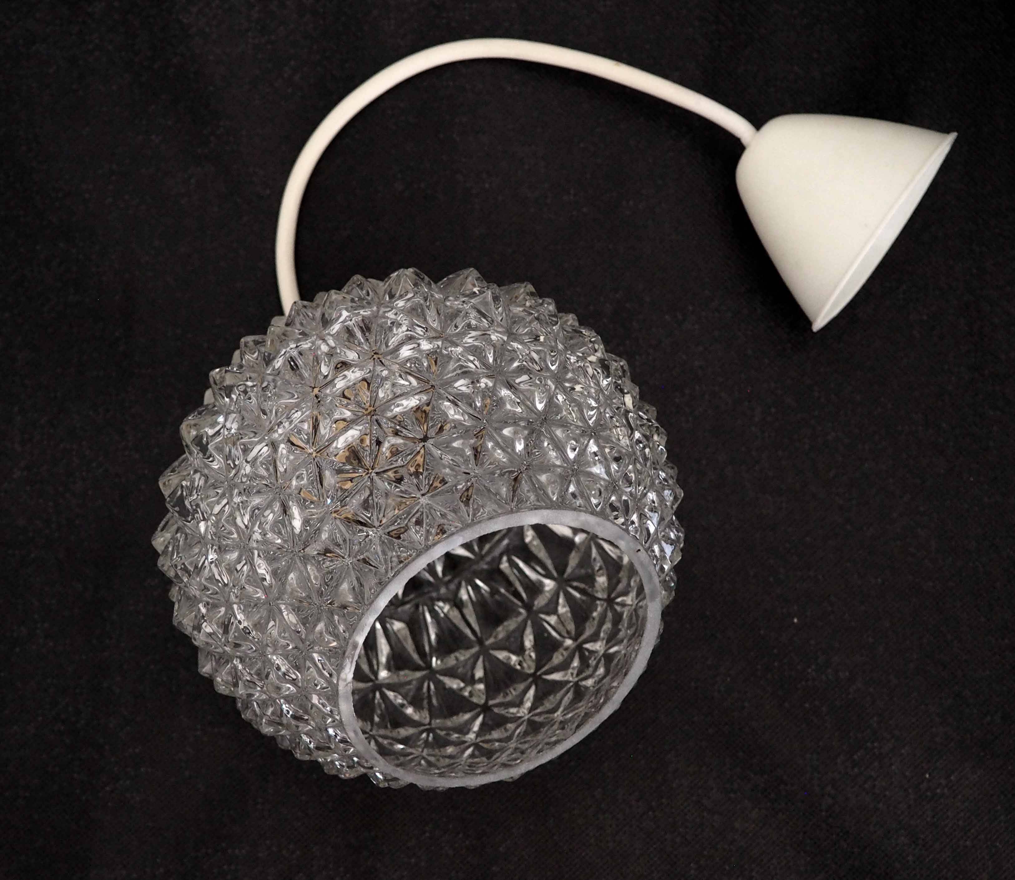 Molded glass ball suspension