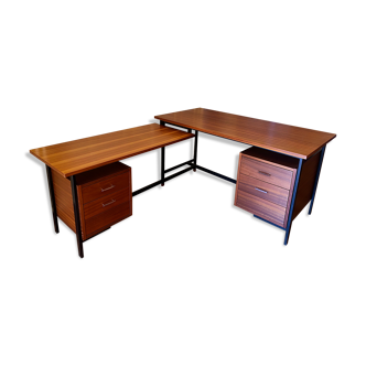 Corner desk