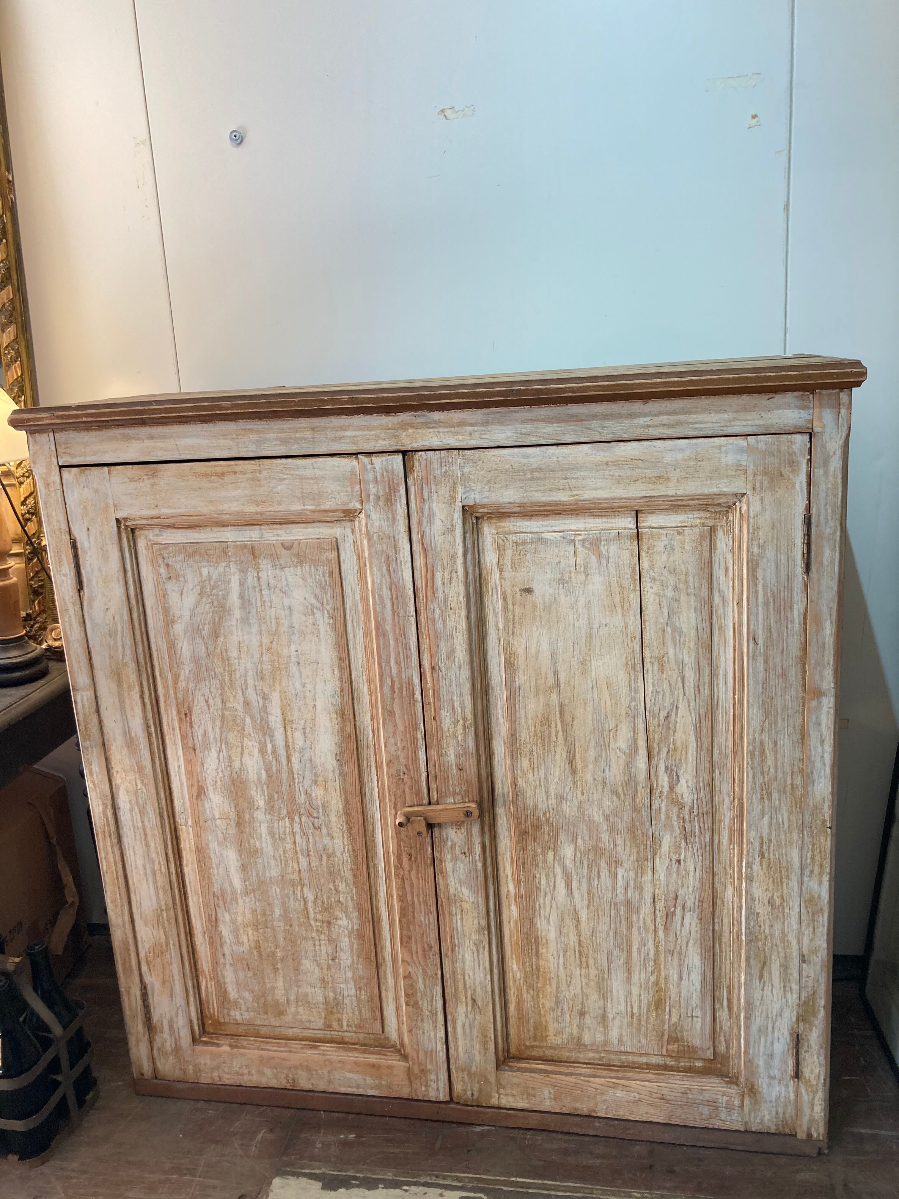 Trade furniture 2 doors patinated