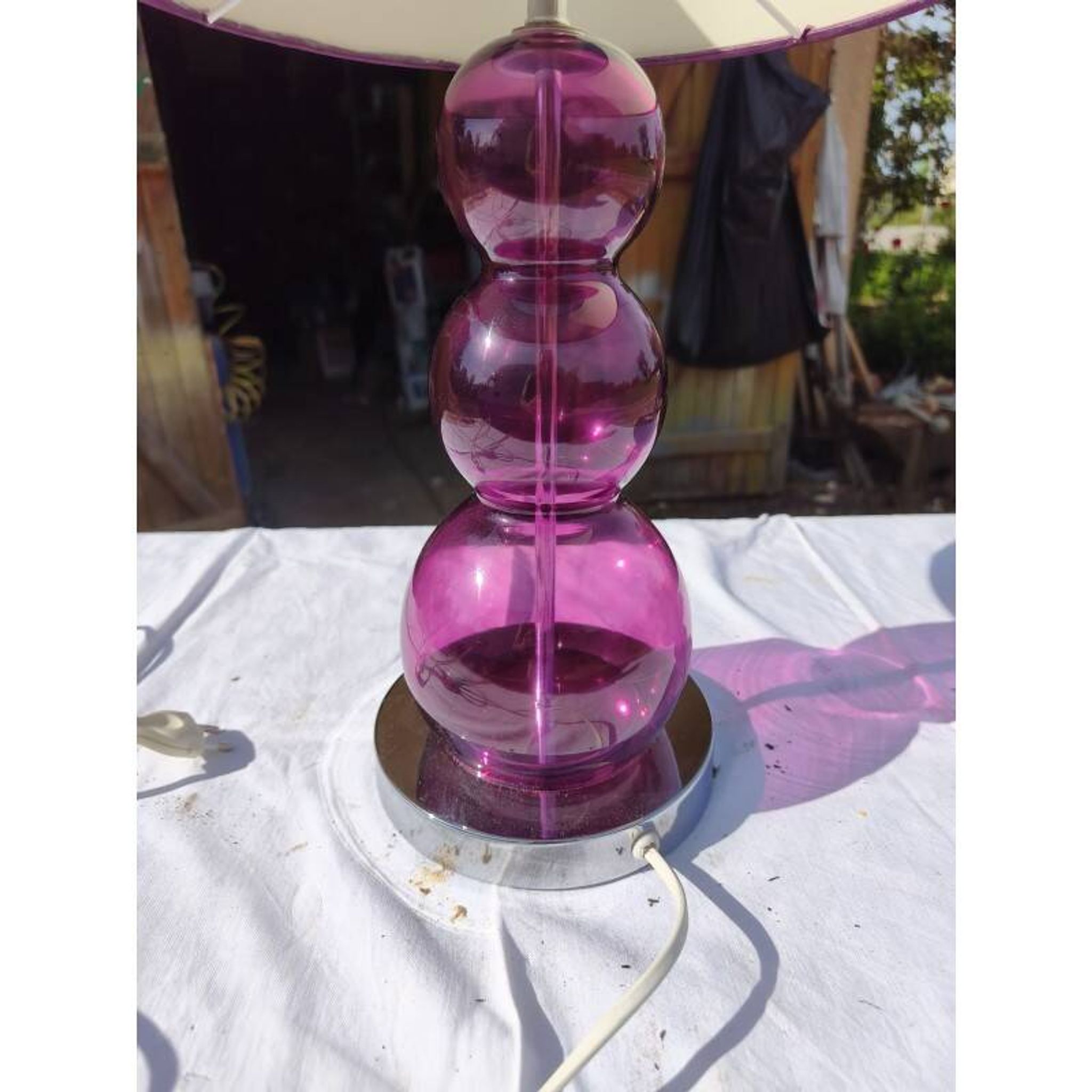 Lampe vintage en chrome et verre de couleur
