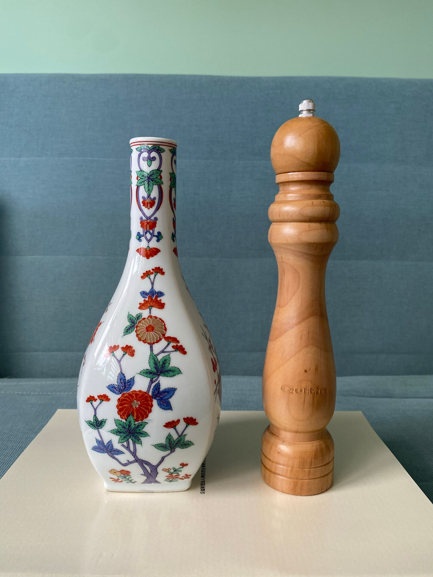 Vintage Japanese Arita porcelain vase – floral decoration H25cm