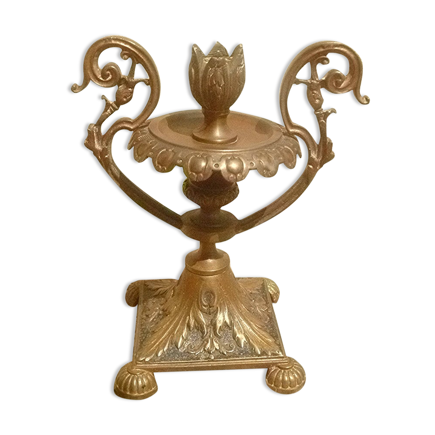 Vintage 4-legged candle holder