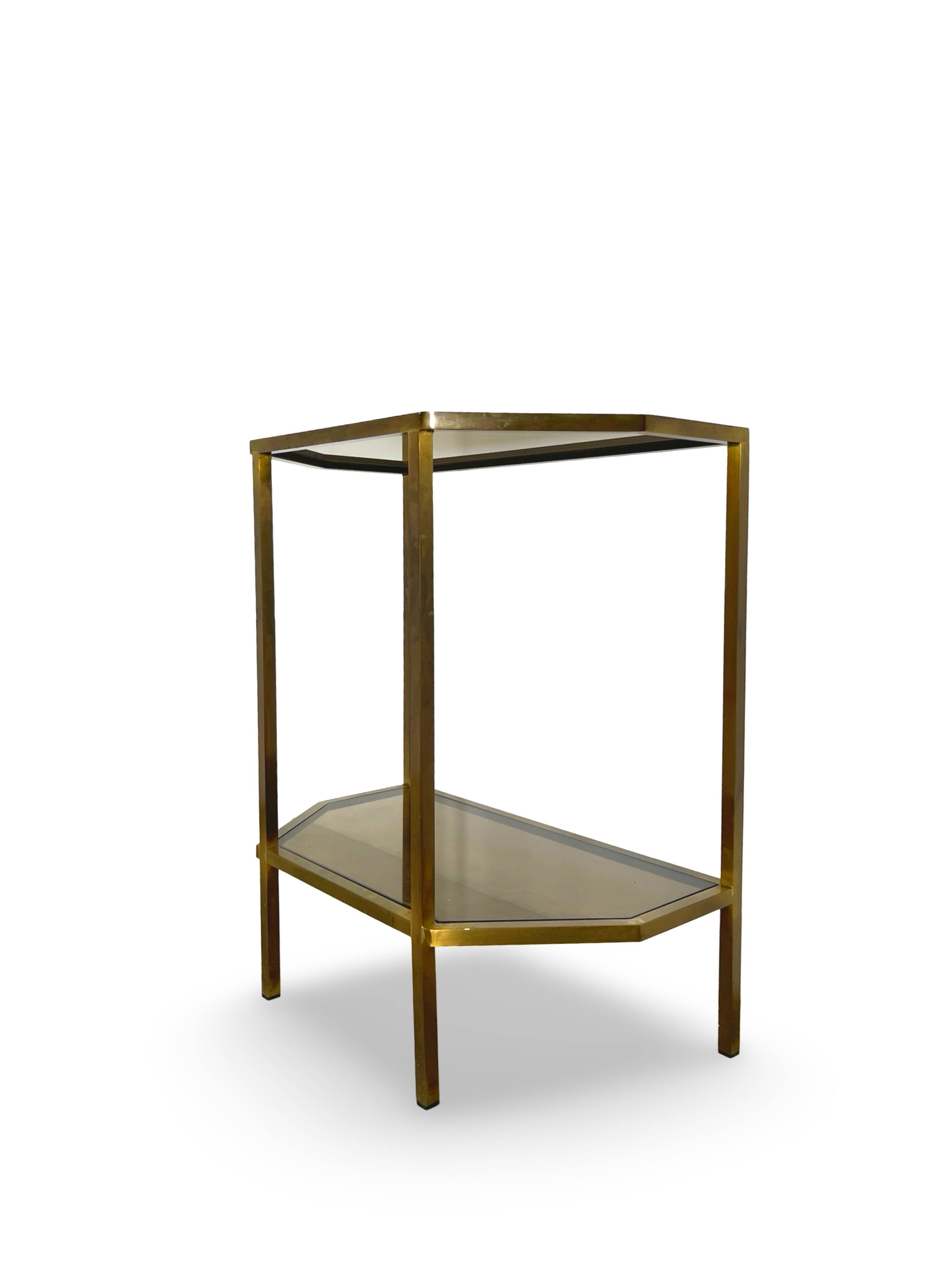 Table d'appoint italienne demi-hexagonale en laiton des années 1970.