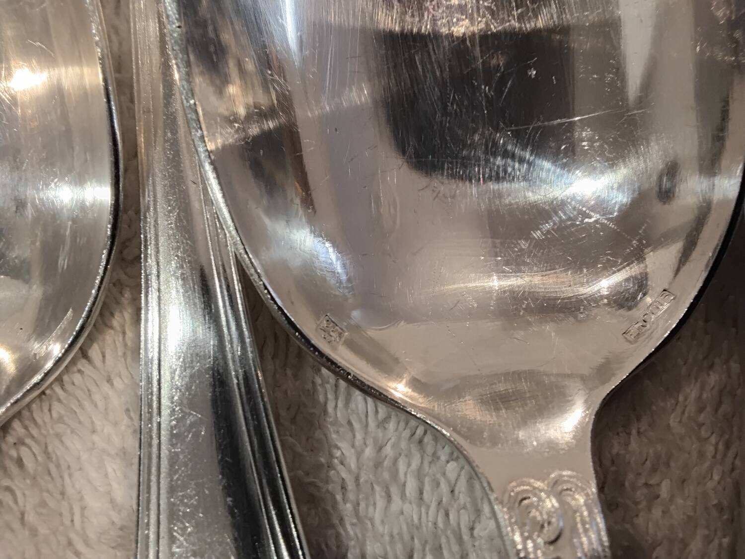 12 silver-plated metal soup spoons, Ercuis silversmith, Mousseline pattern, 22.1cm