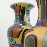 Paire de grands vases en céramique émaillée polychrome du milieu du siècle dernier
