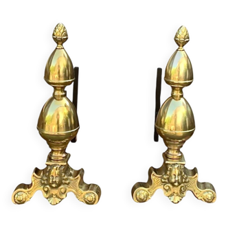 Paire de chenets anciens en laiton et fonte, style Louis XVI