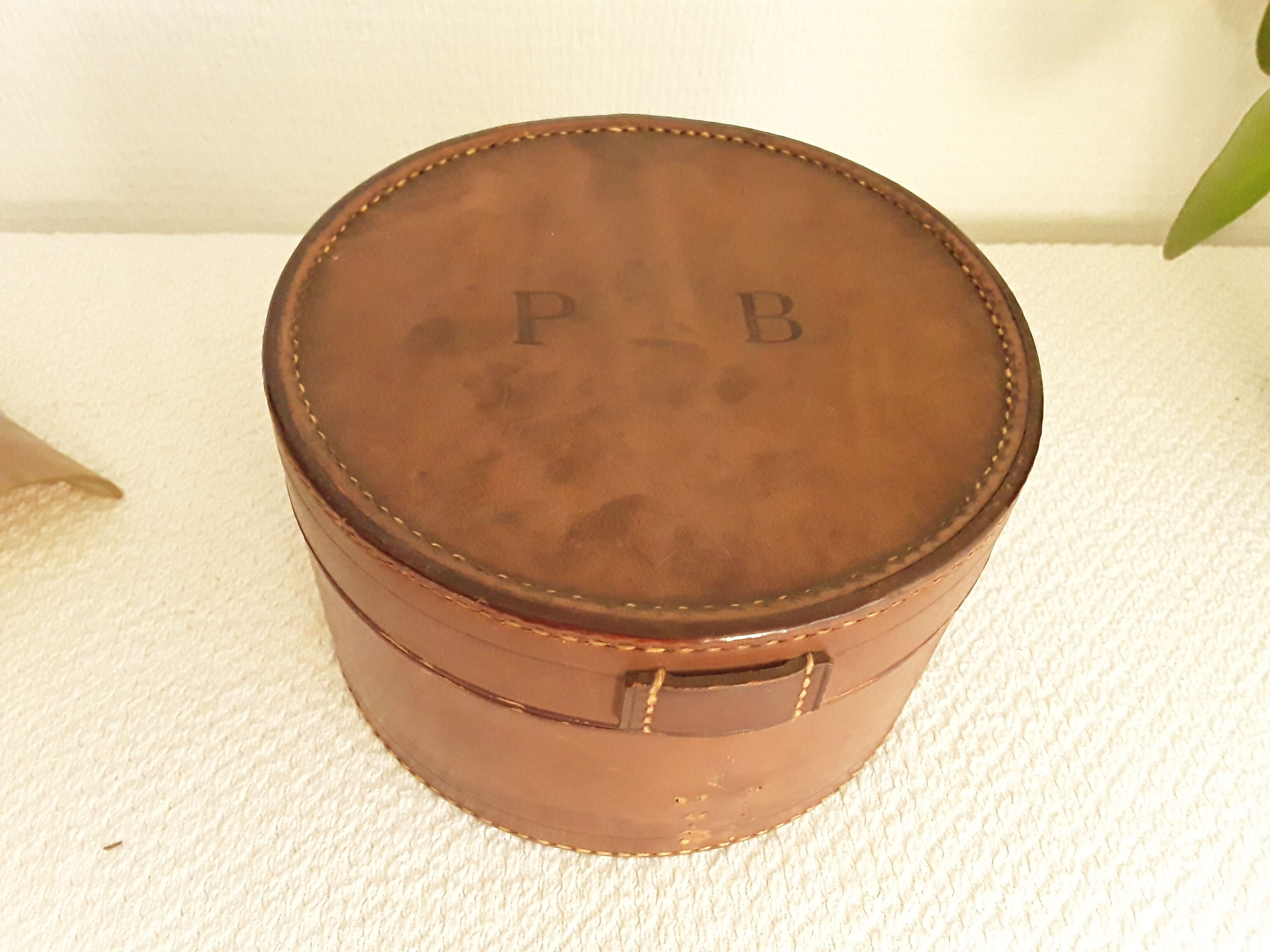 Leather collar box 1920