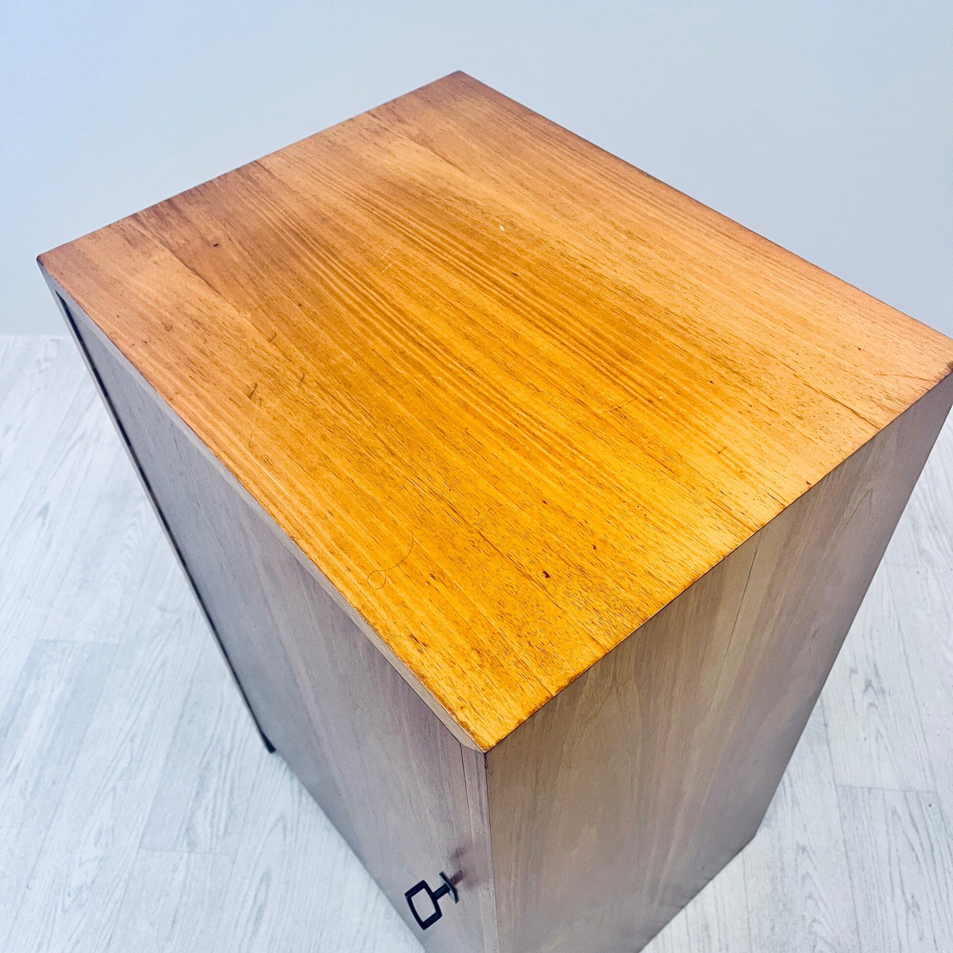 Dresser bedside table