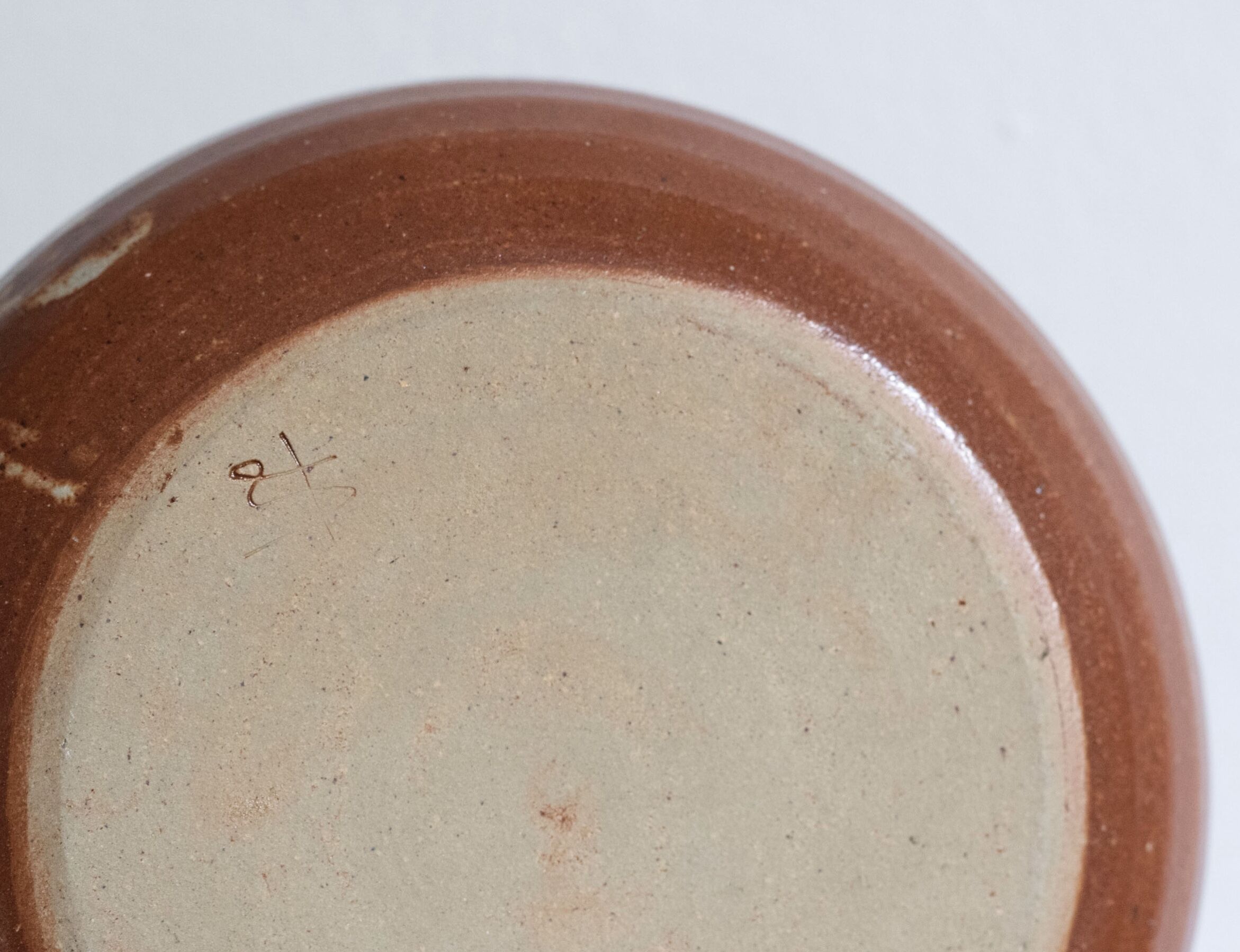 Set of 4 plates in sandstone of Saint Amand signed