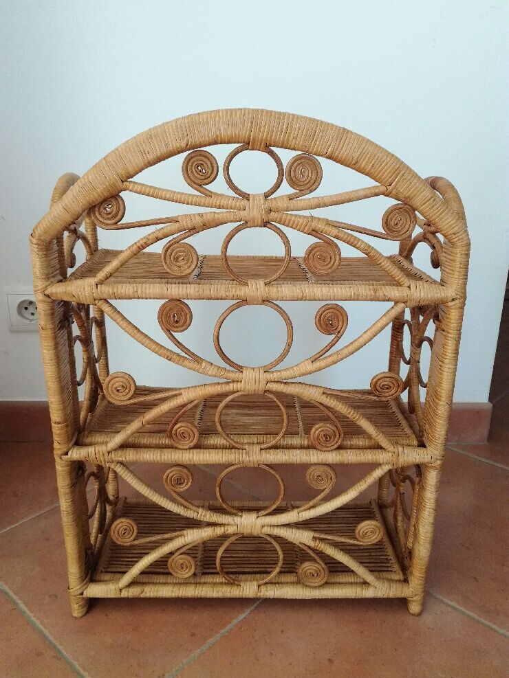 Shelf rattan peacock