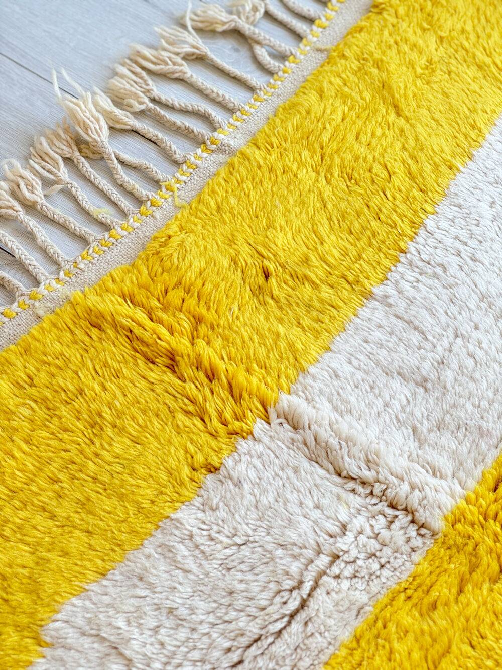 Traditional handmade Berber Beni Ouarin rug size 150 x 250 cm