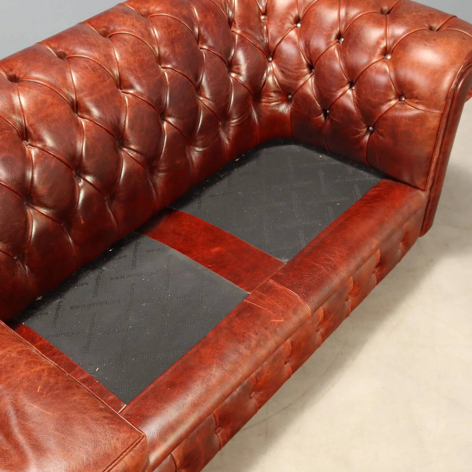 Canapé Chesterfield par la manufacture Santambrogio