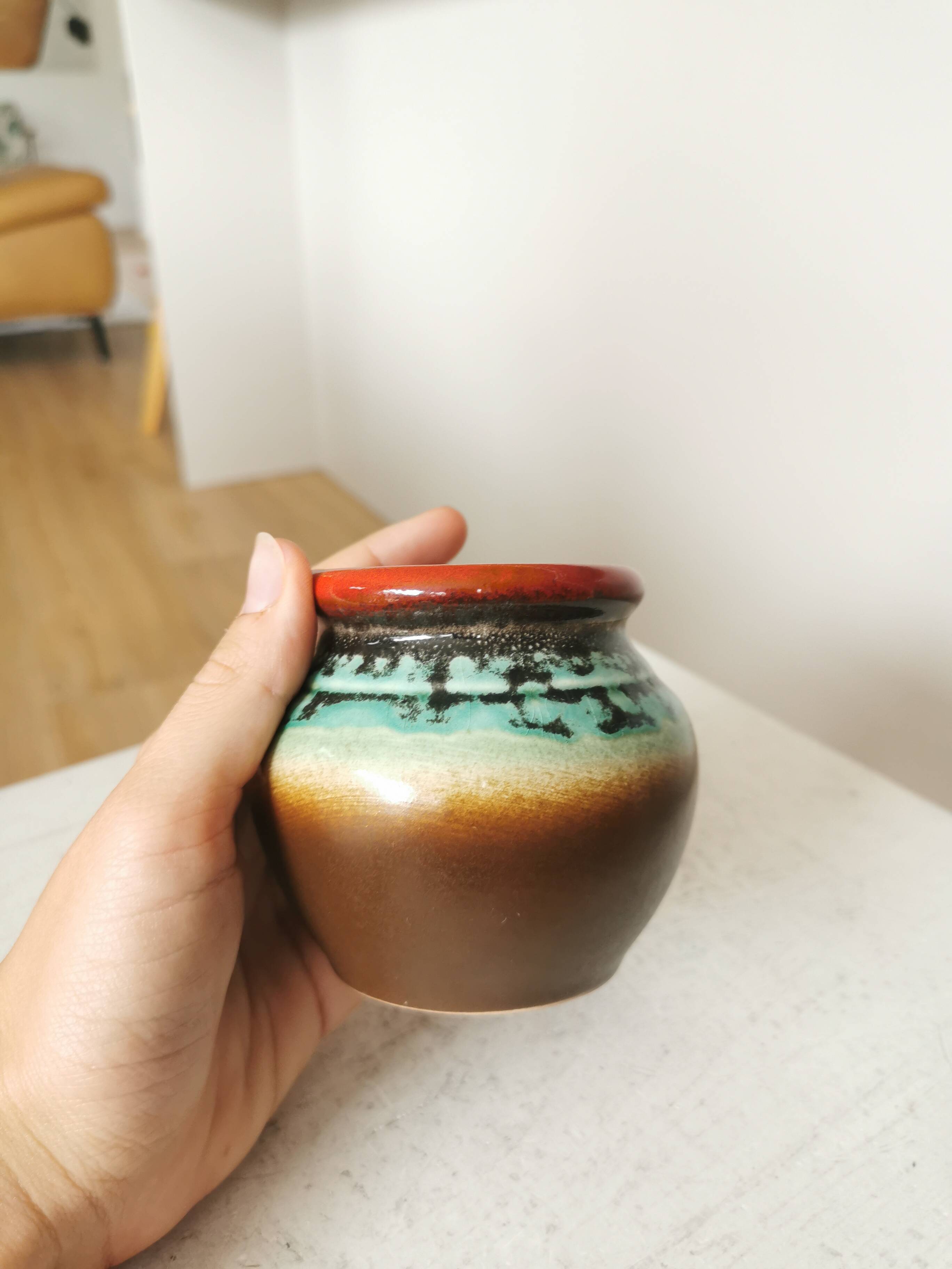Vase vintage en céramique KIL de Yougoslavie : bordure marron, turquoise et rouge, années 1970