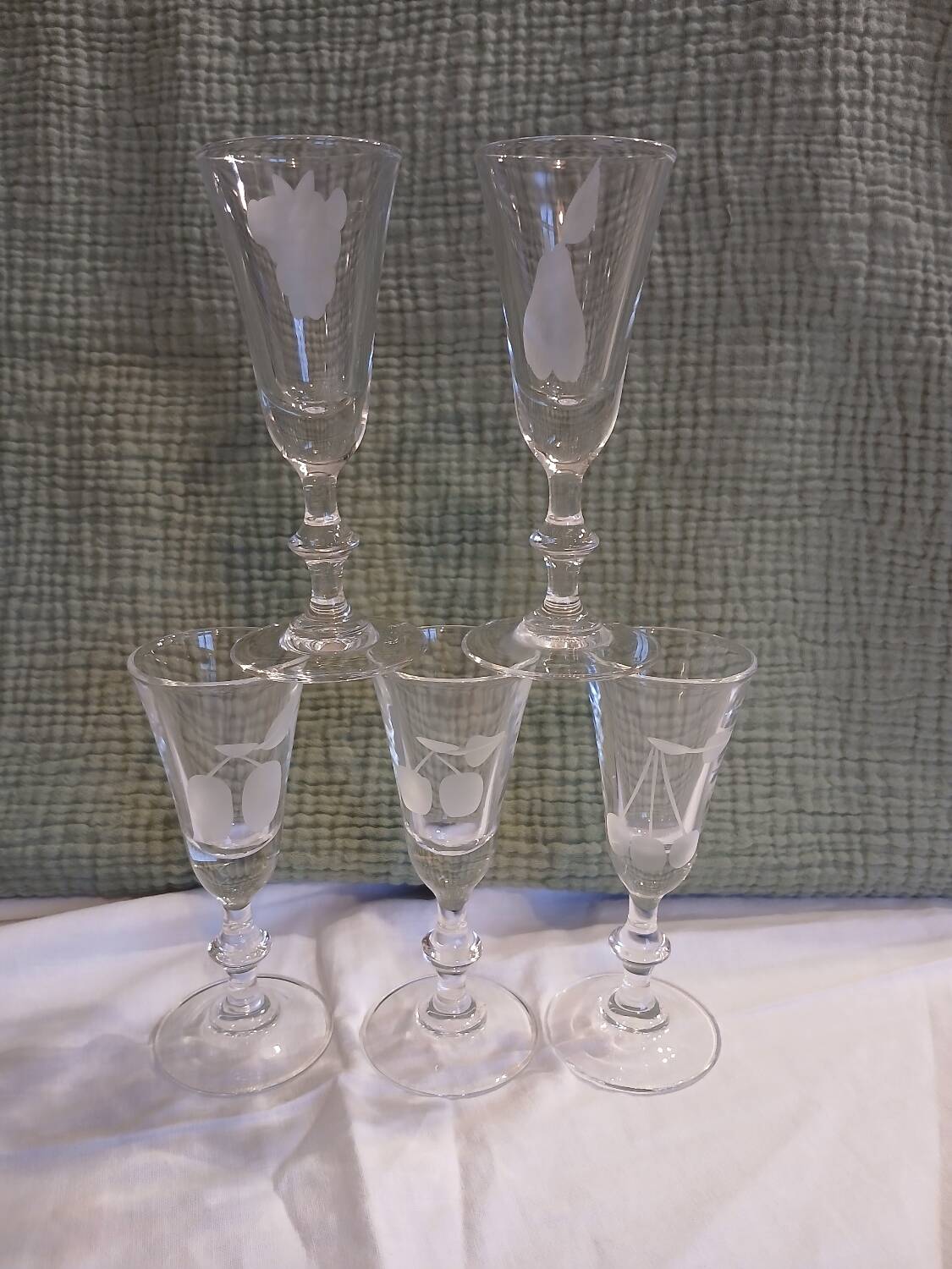 5 liqueur or brandy glasses