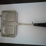 VINTAGE CAST IRON WAFFLE MAKER