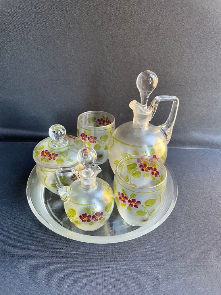 Non-selfish night service - art nouveau - hand-decorated satin blown crystal