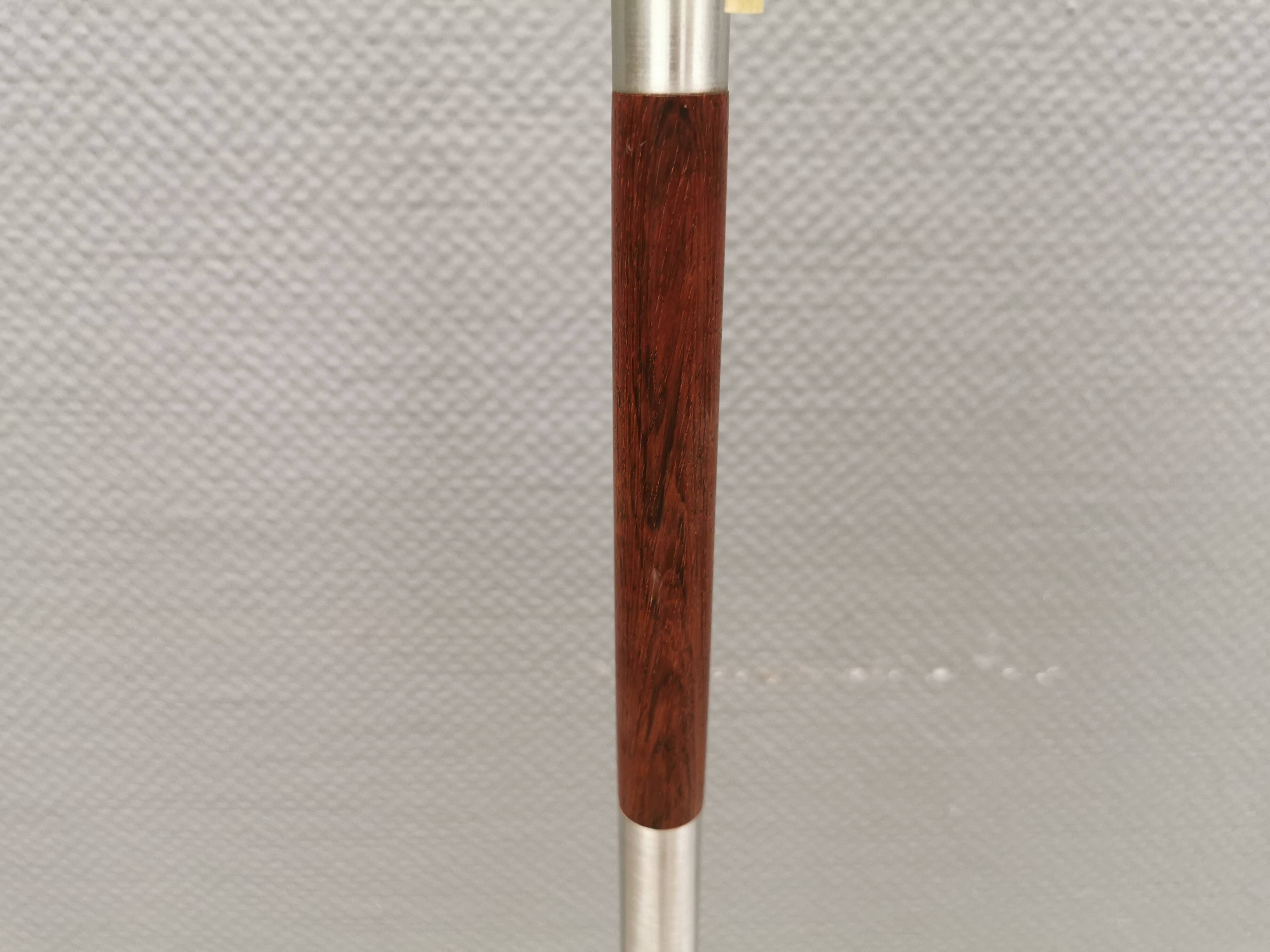 Lampadaure en palissandre et métal argenté. Danoises, des années 1960.