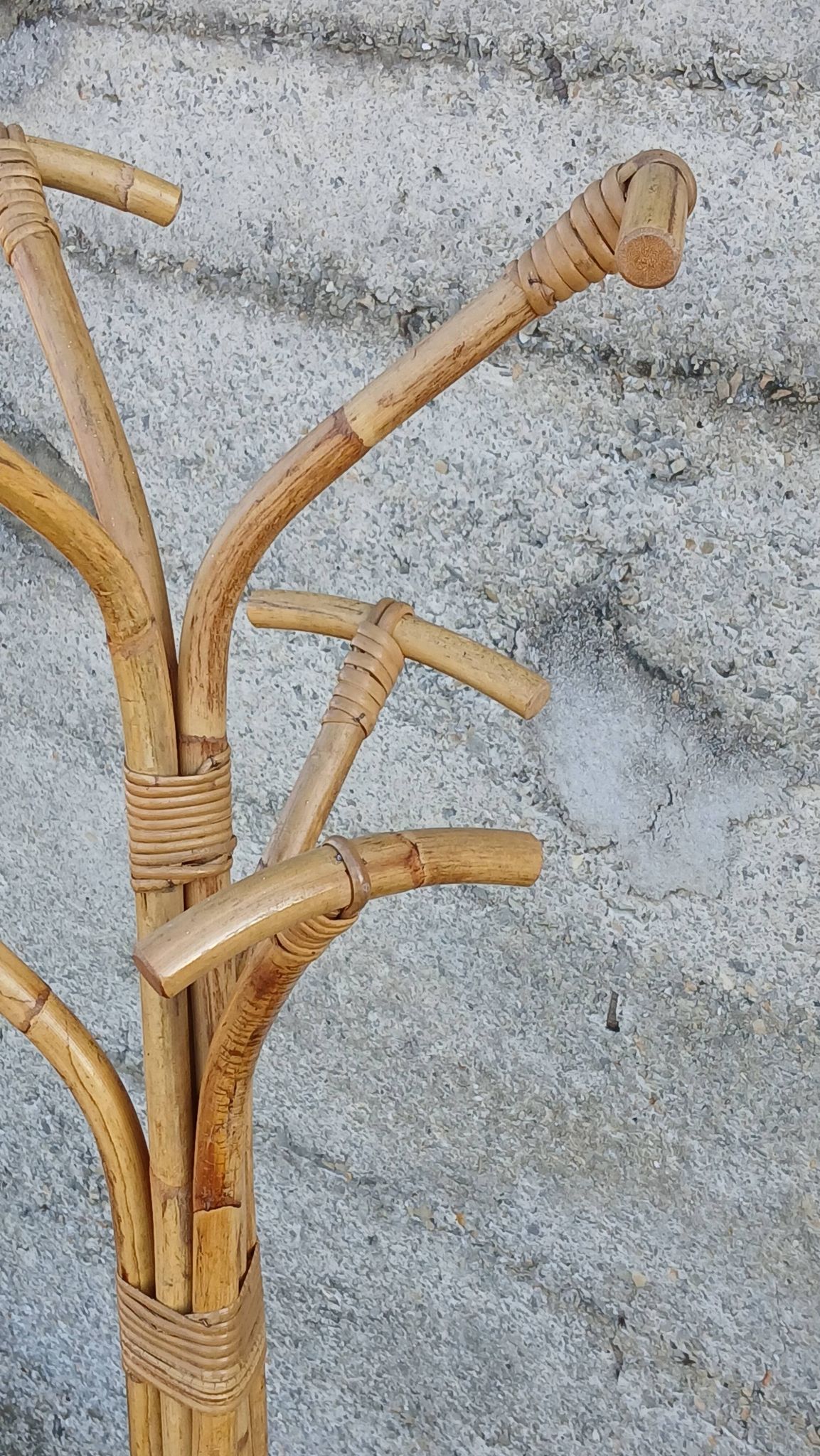 Coat rack parrot in rattan and bamboo