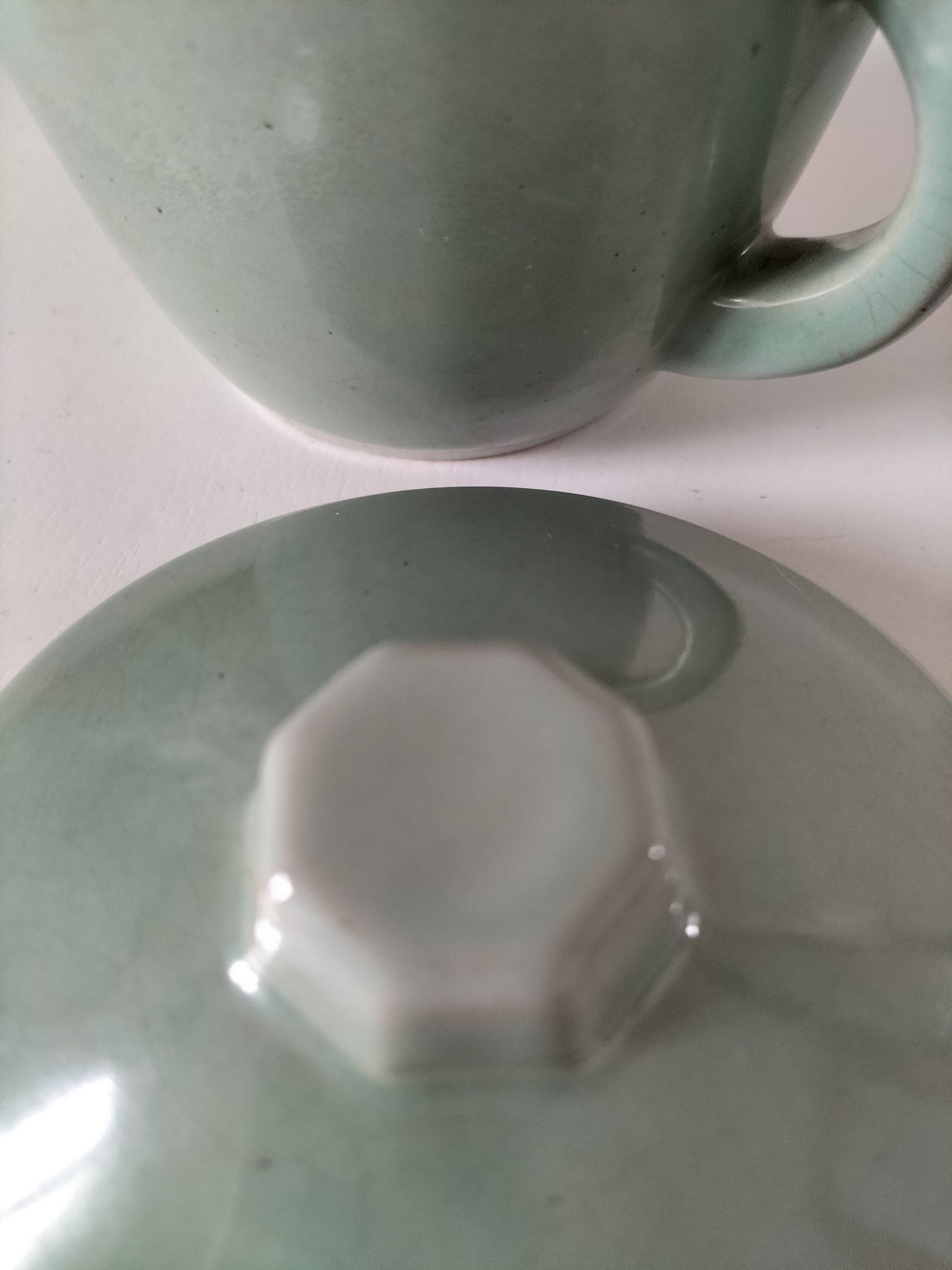 Covered sugar bowl in celadon ceramic – modernist lines