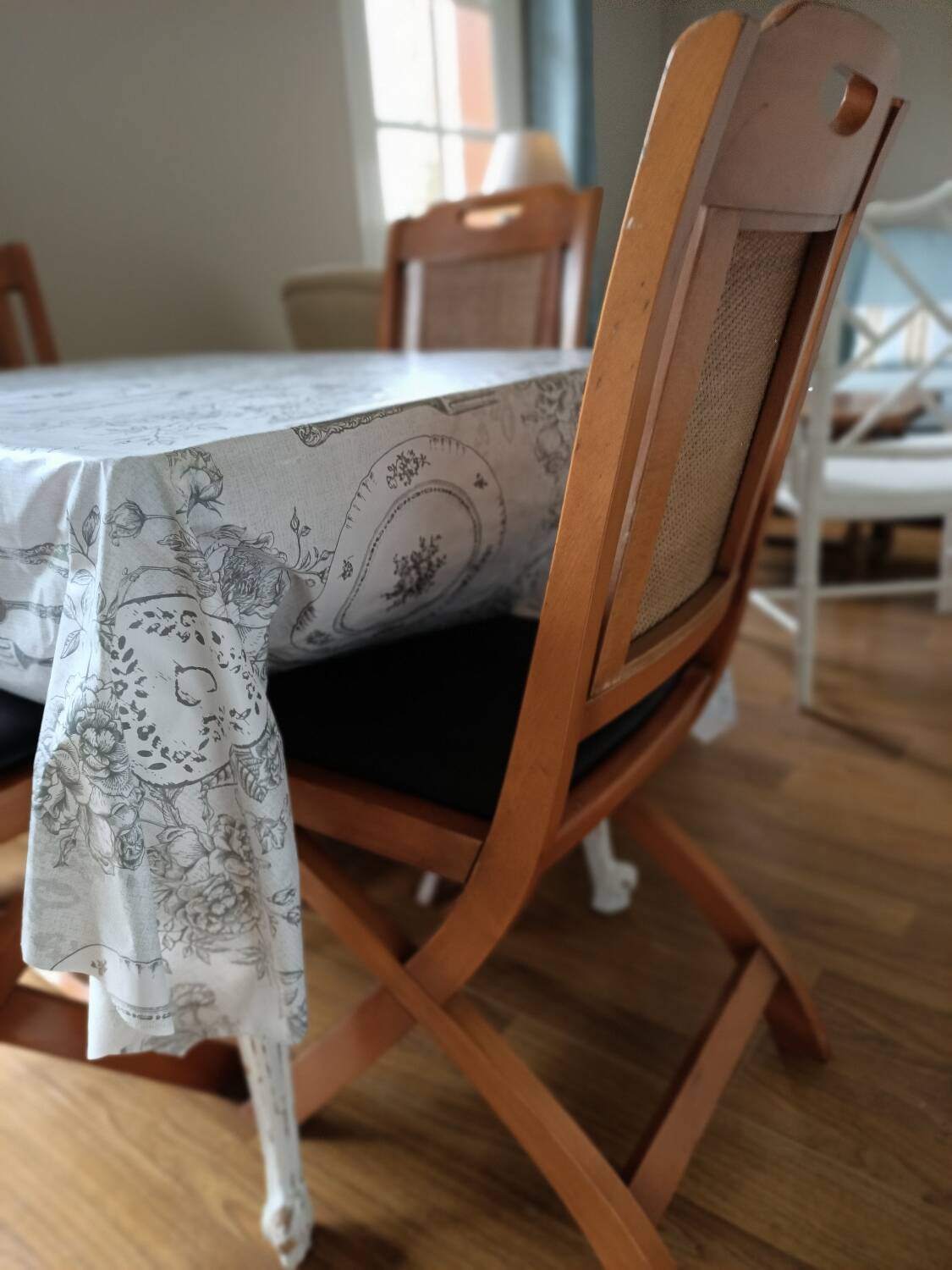 Set of 4 wood and leather chairs
