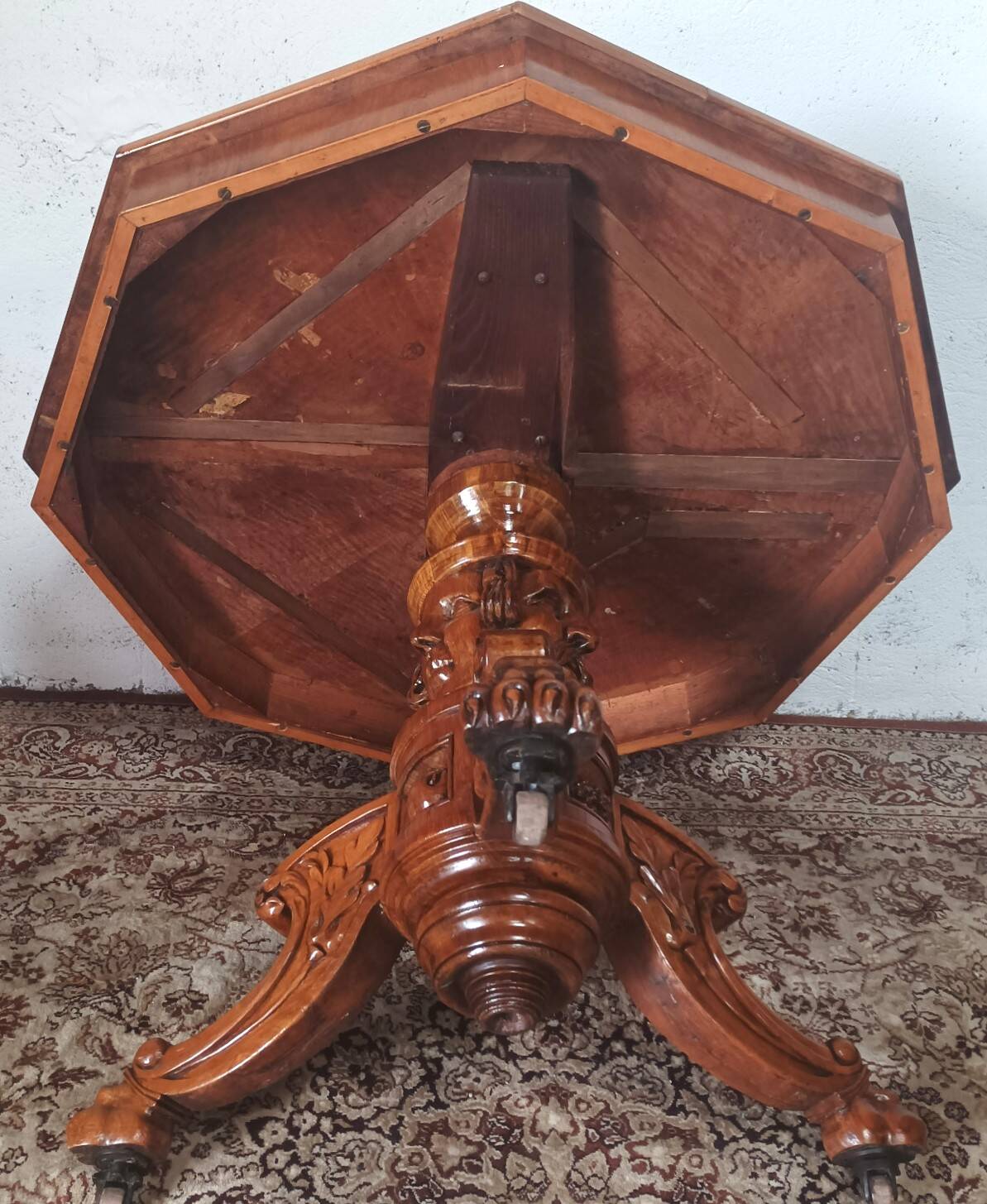 Napoleon III octagonal centre table in marquetry walnut.