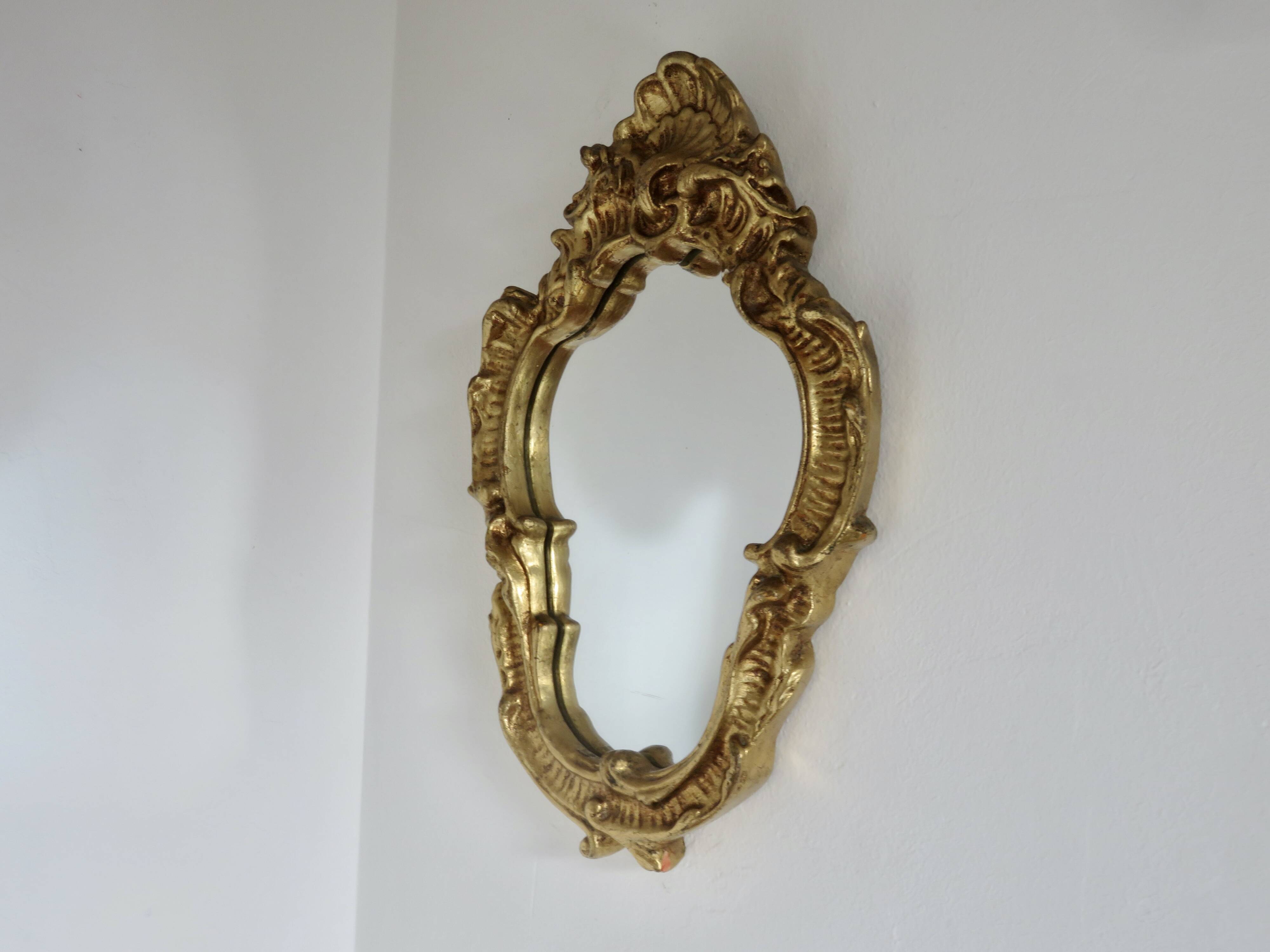 Miroir mural style baroque, en résine dorée, 1960/70