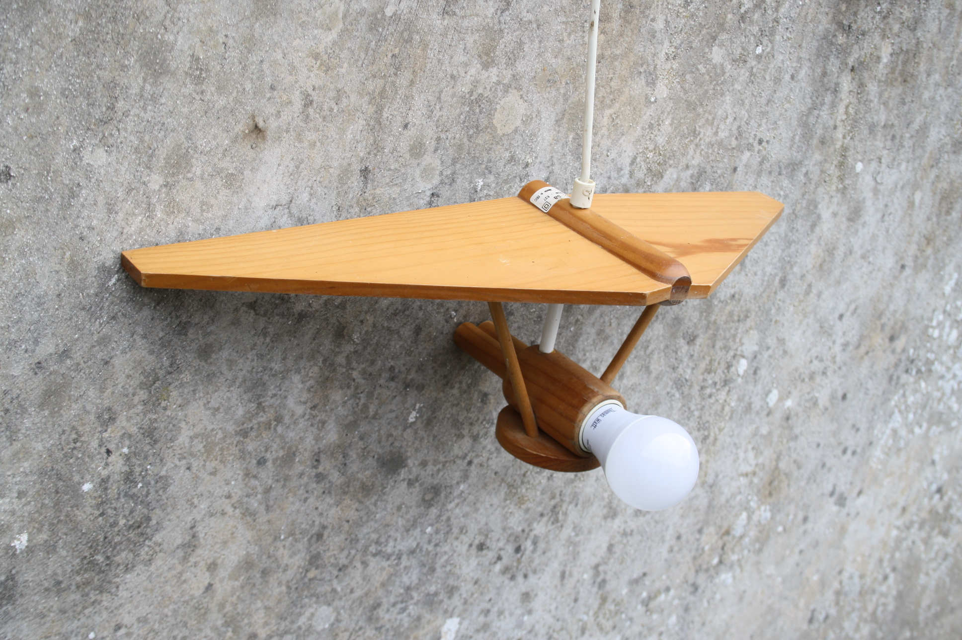 Wooden aircraft suspension