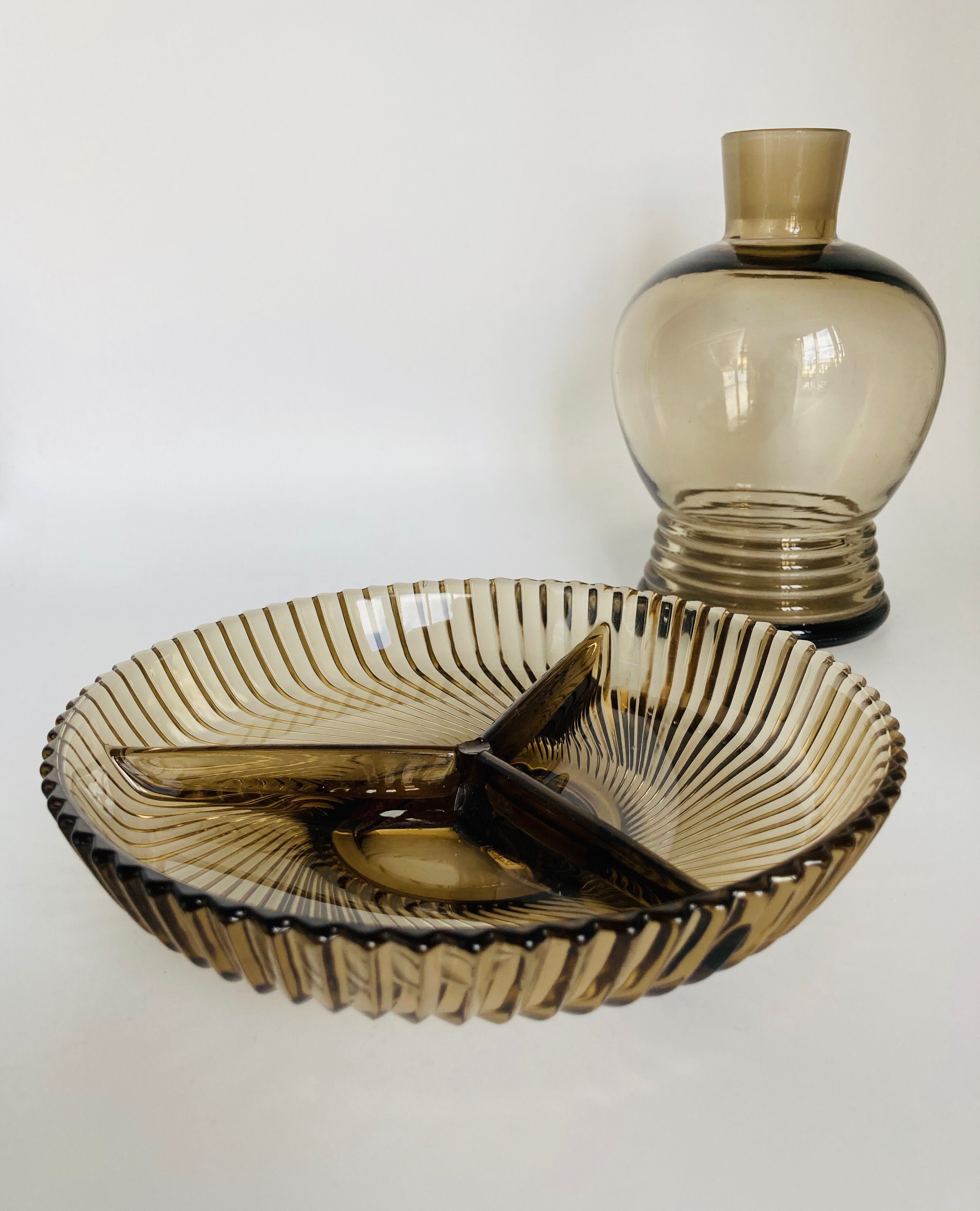 Cup dish appetizer with compartments