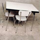 Ensemble table Formica et 2 chaises