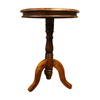 Solid wood pedestal table