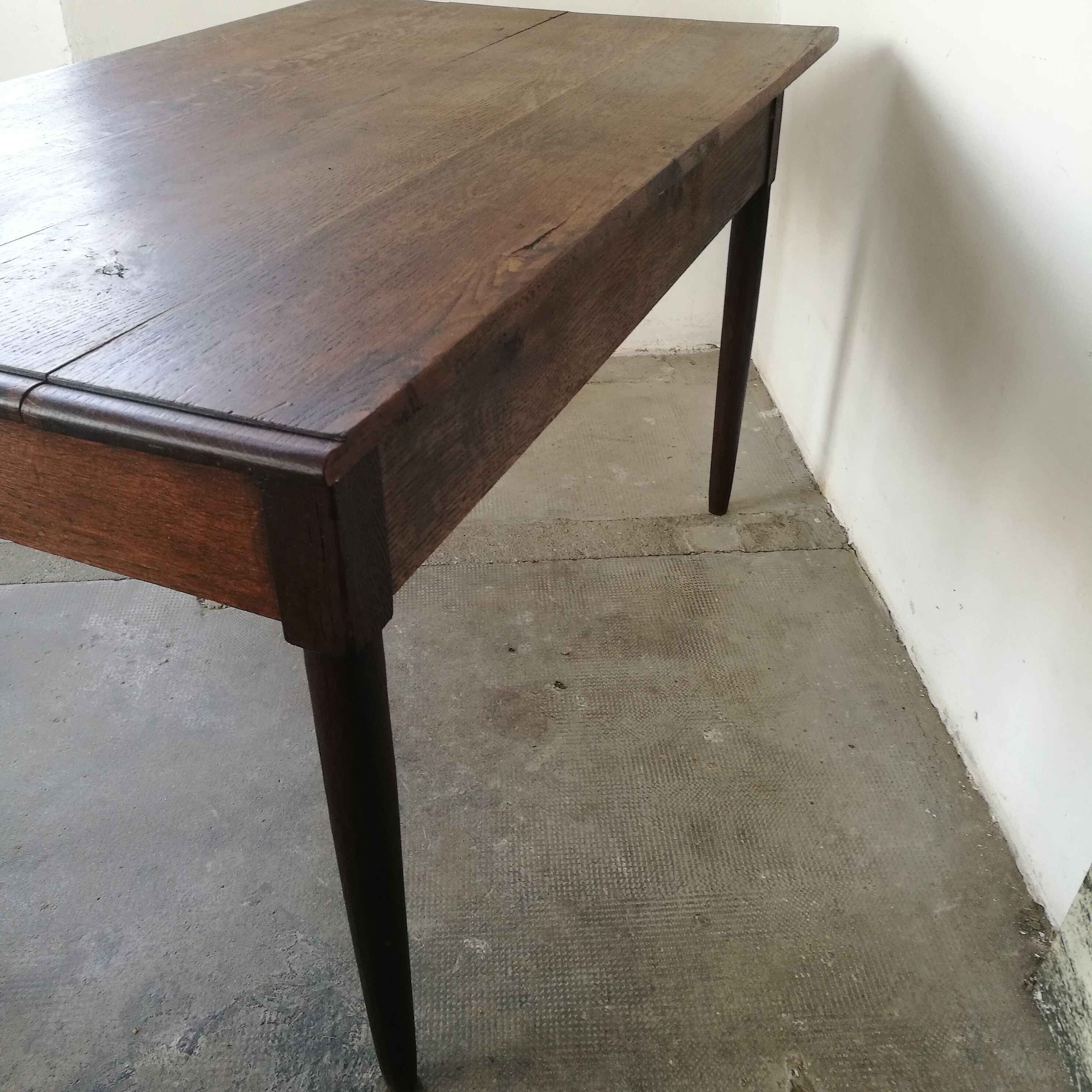 Oak desk, 2 drawers.