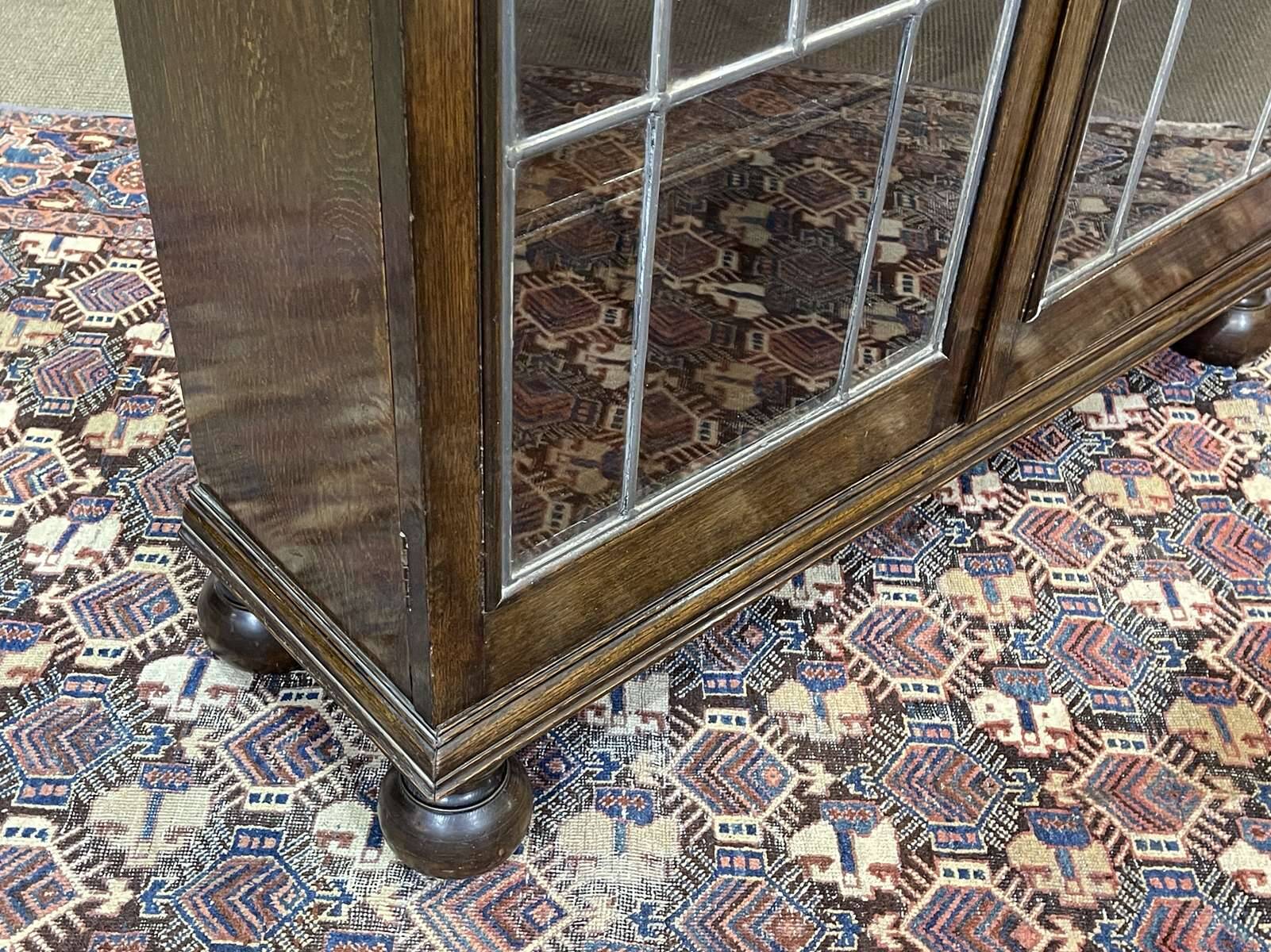 Vitrine anglaise en chêne début XXème