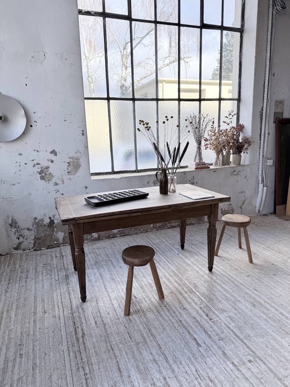 Solid oak farmhouse table with integrated extensions 1950