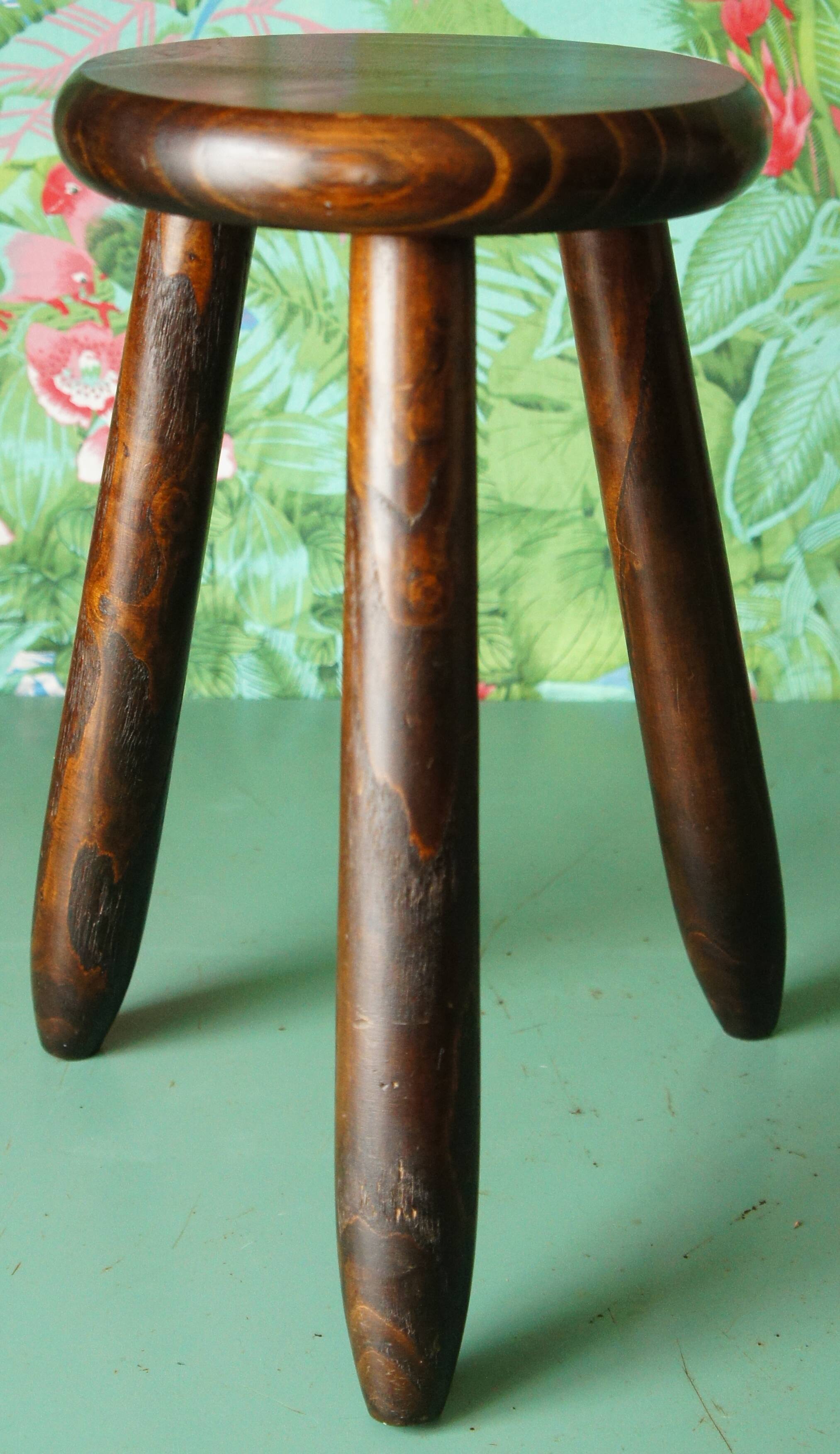 Tripod stool feet "pencil"