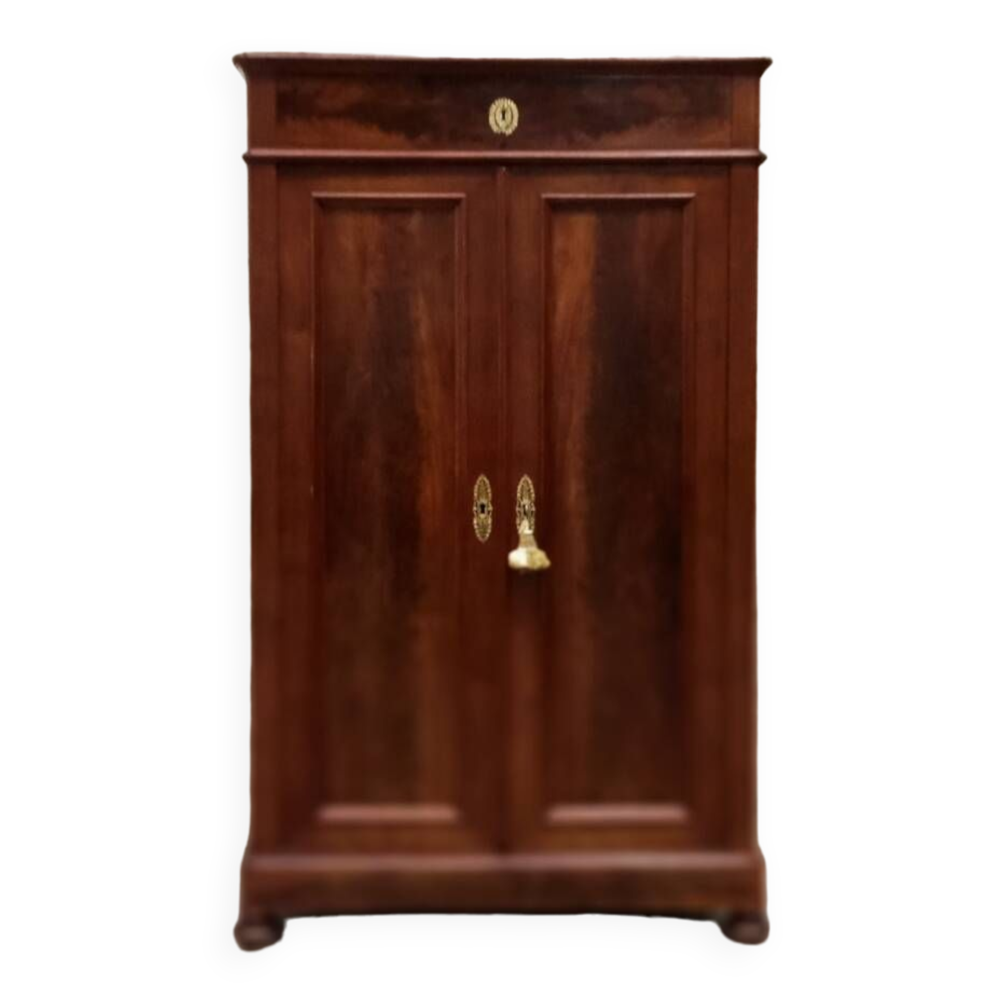 Mid-high mahogany furniture