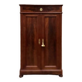 Mid-high mahogany furniture