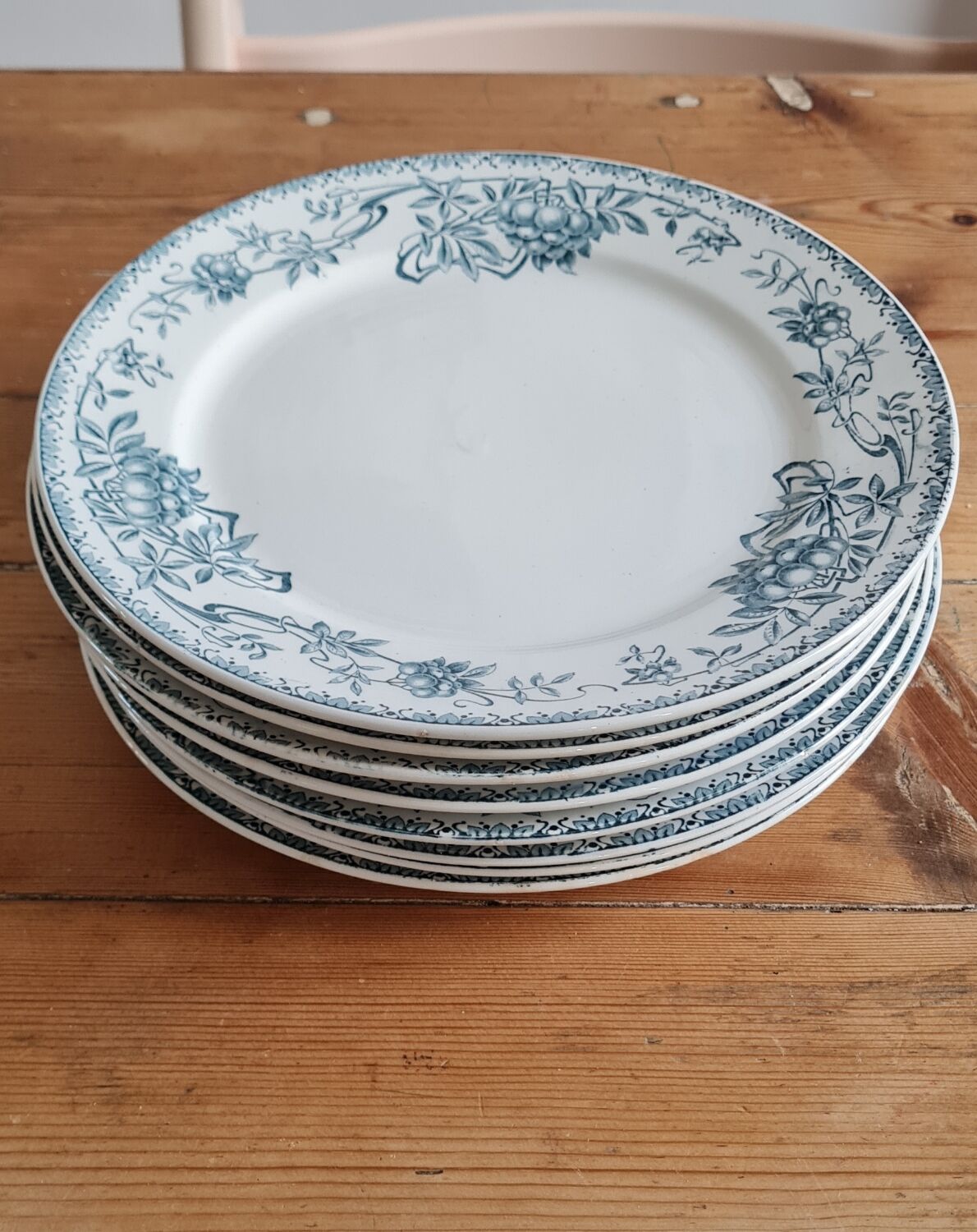 Set of 7 iron clay plates