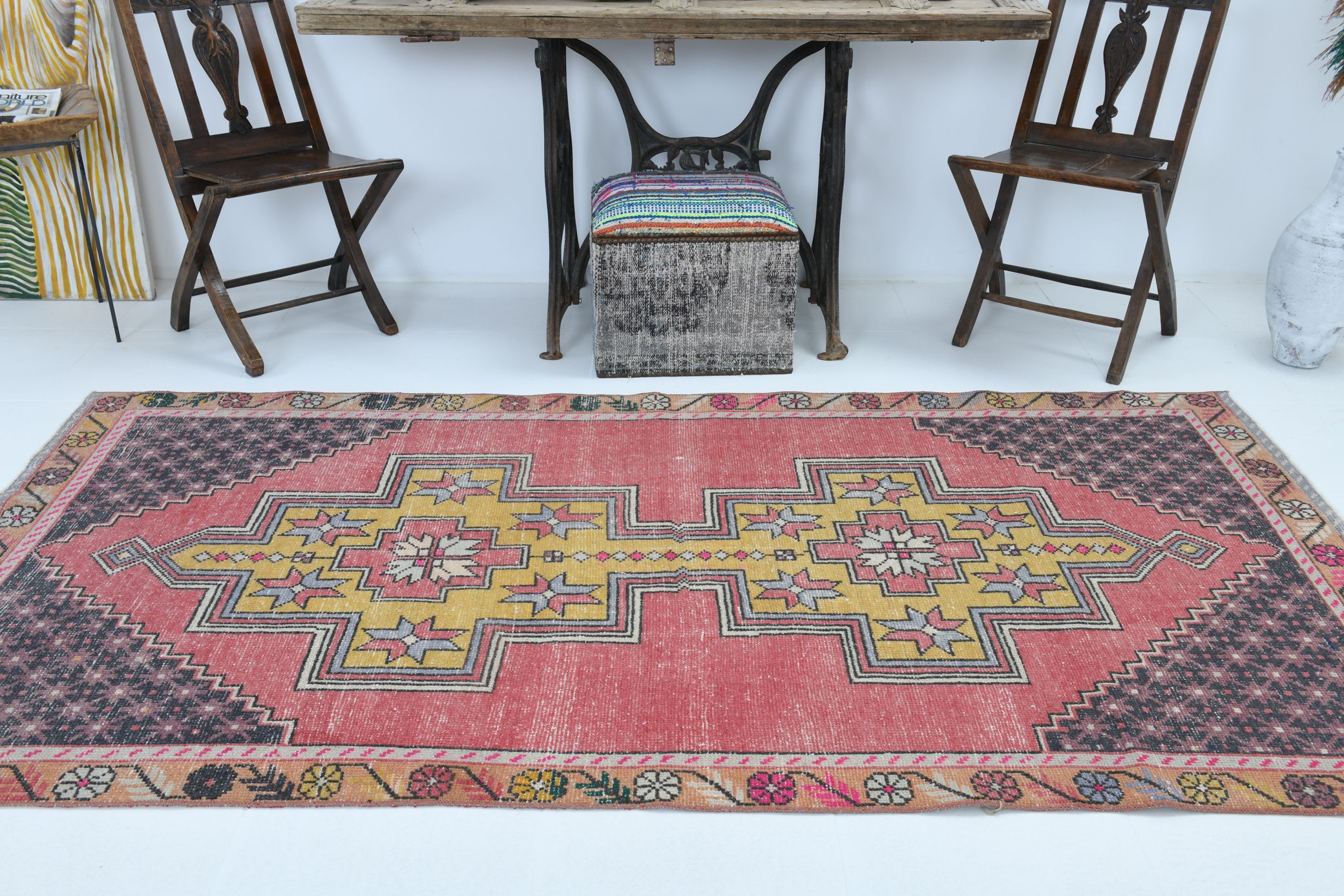 4x8 Pale Red Geometric Vintage Rug, 129x258Cm
