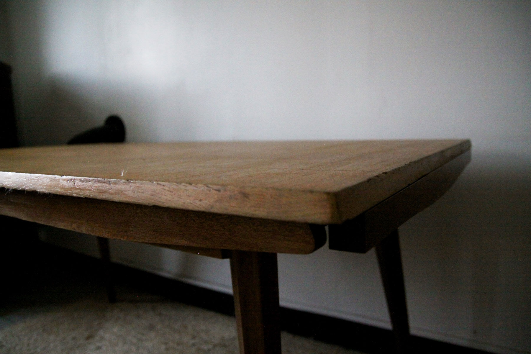 Table dining compass feet