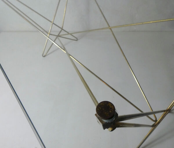 Table basse métal doré plateau verre années 50