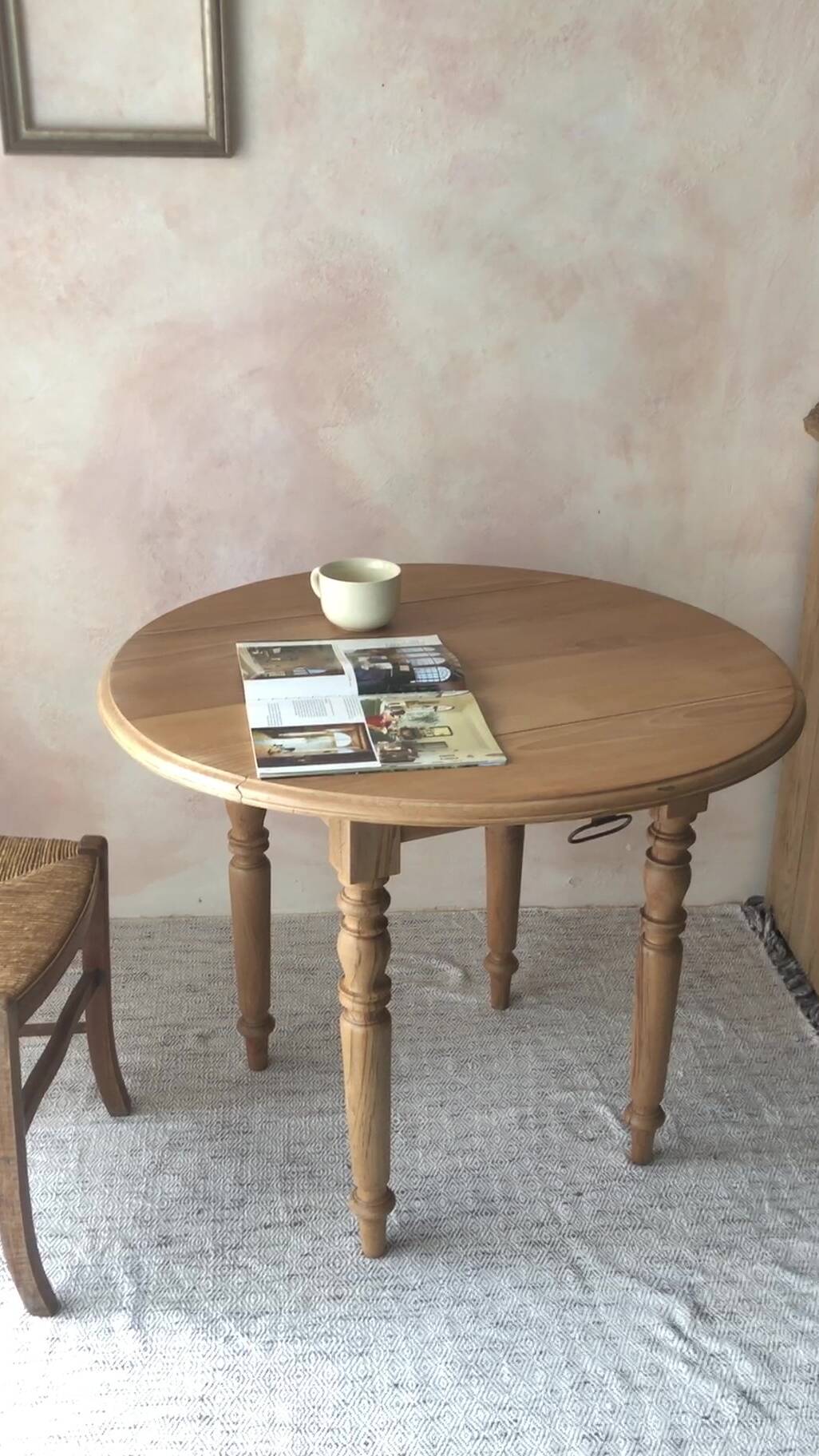 Small round beech drop-leaf table - soft country spirit