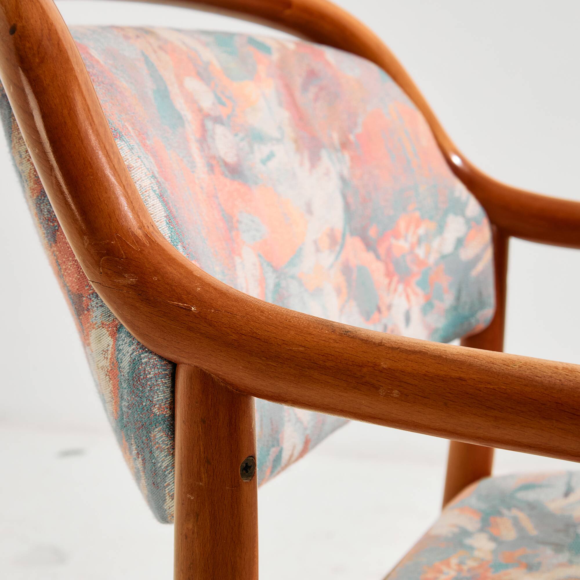 MK9799 Beech armchair