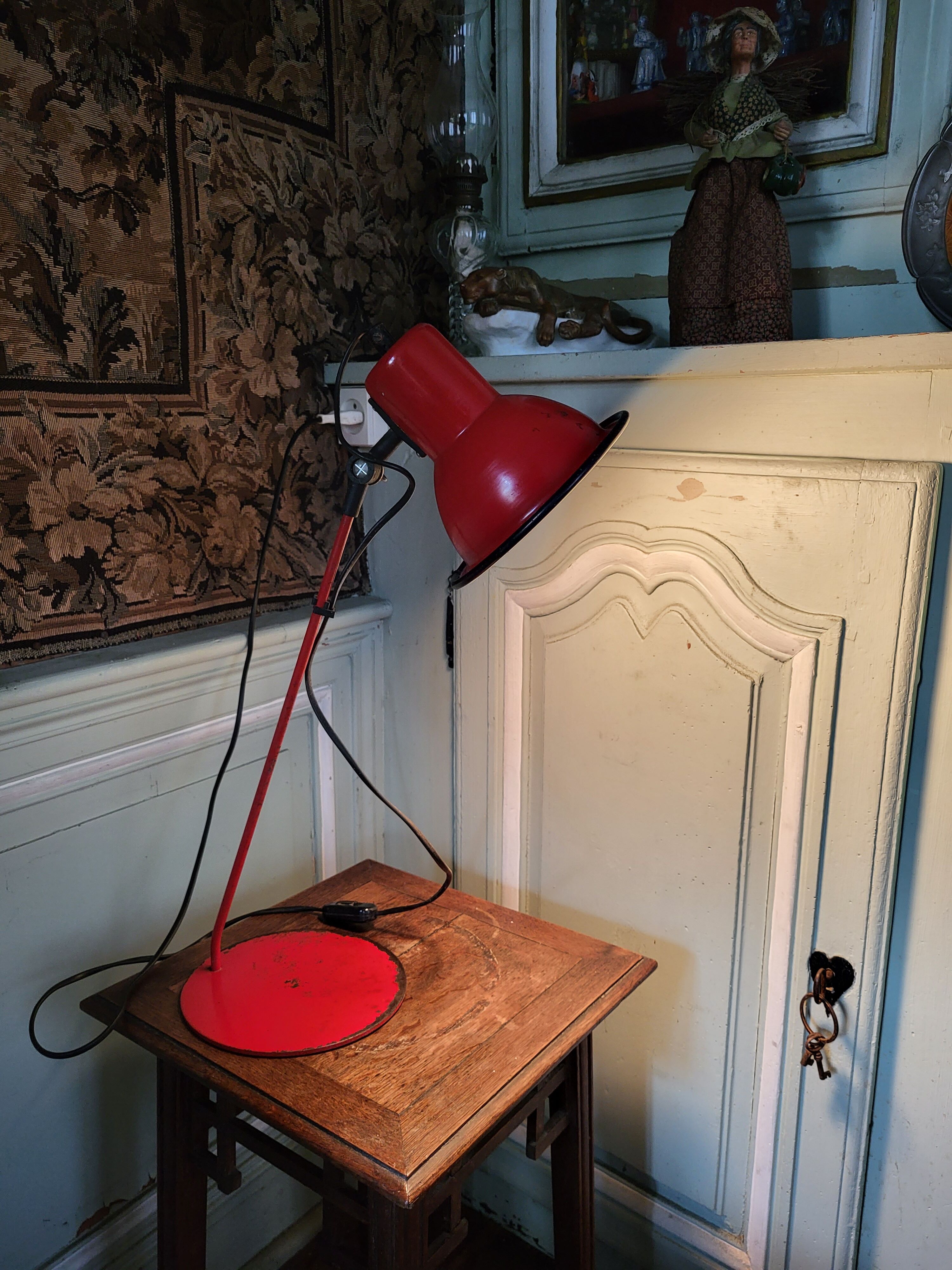 Desk lamp vintage red lacquered metal