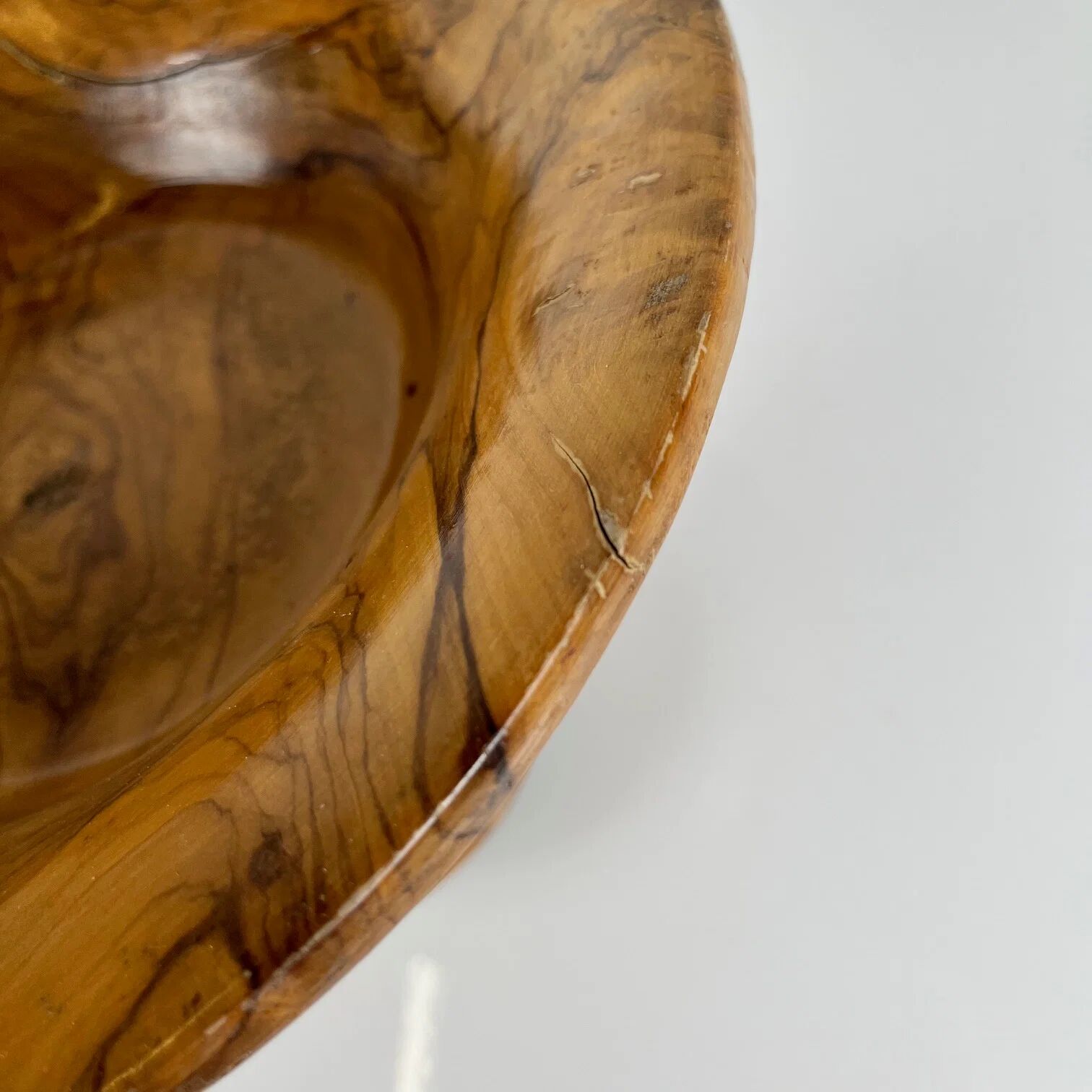 Cup - Footed fruit bowl made of single-piece olive wood, 1950-60