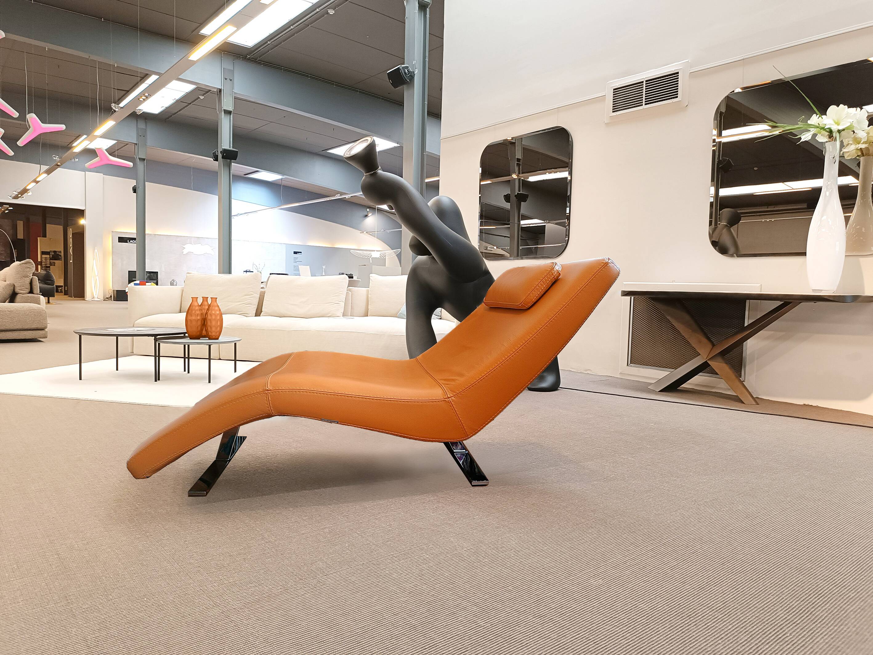 Deluxe leather lounge chair