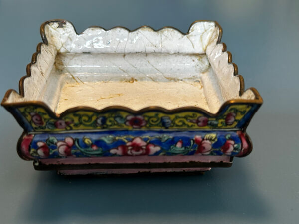 Jardinière en cuivre émaillé décor floral polychrome - Canton 18e s.