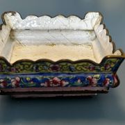 Enamelled copper jardinière with polychrome floral decoration - Canton 18th century.